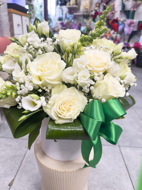 Aranjament floral in cutie