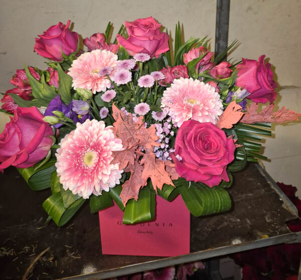 Aranjament floral in cutie