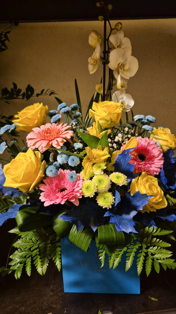 Aranjament floral in cutie