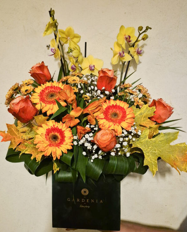 Aranjament floral in cutie