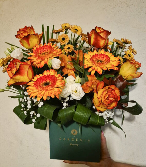 Aranjament floral in cutie