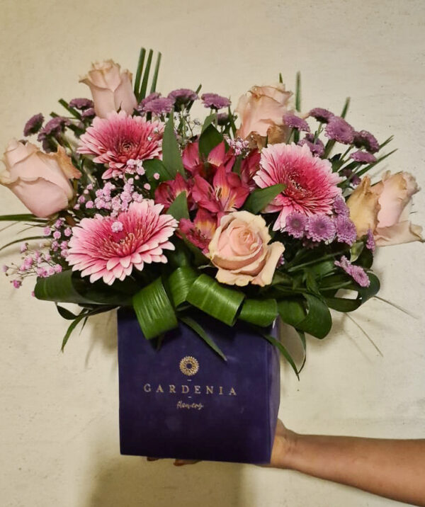 Aranjament floral in cutie