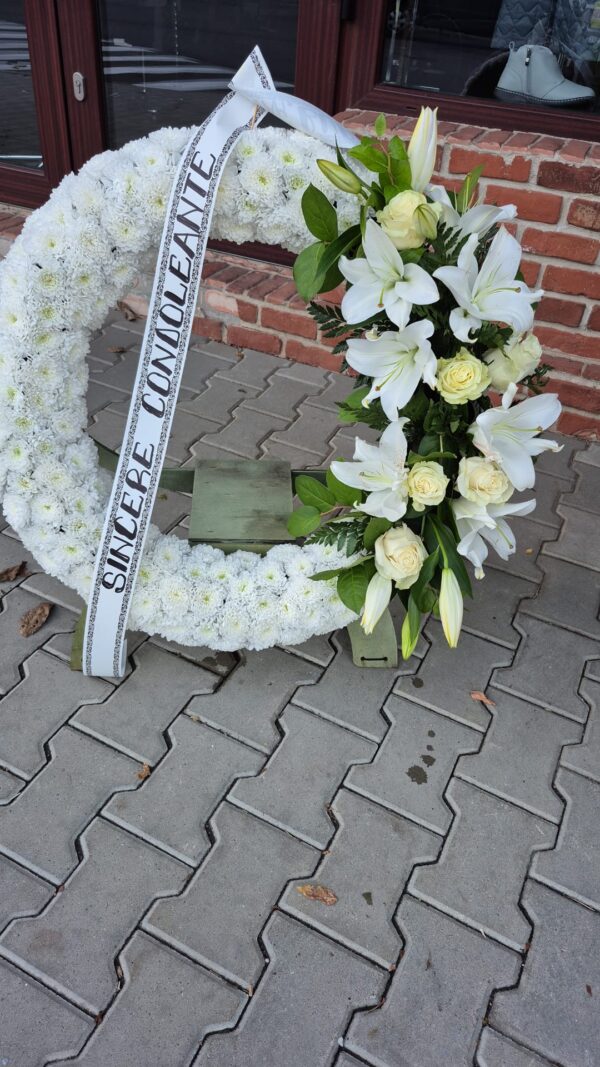 Aranjament funerar alb