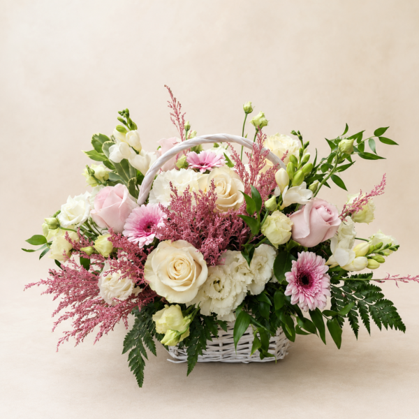 Aranjament floral elegant și delicat