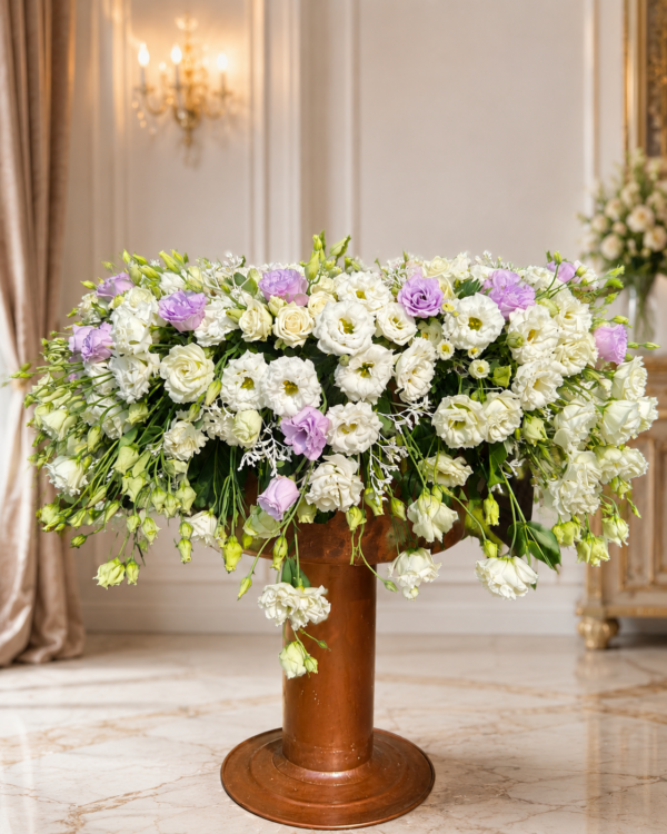 Decor floral pentru cristelniță – alb și lila