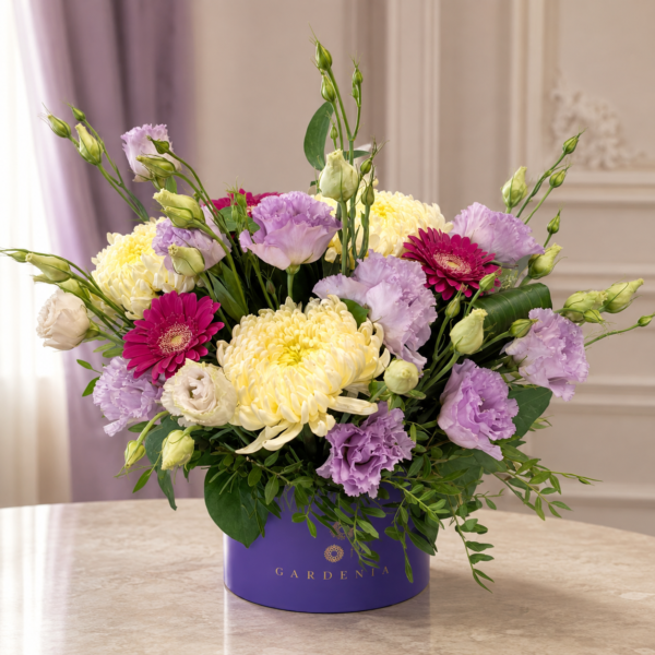 Aranjament floral „Rafinament Violet”